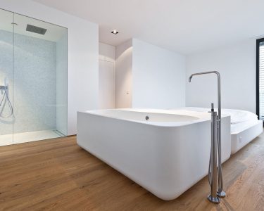 Modern-Wooden-Floor-For-Bathroom